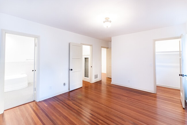 Photo - 1064 S Genesee-