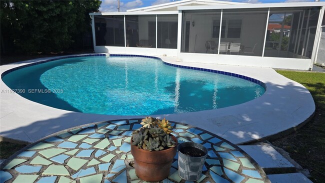 Photo - 6550 SW 26th St