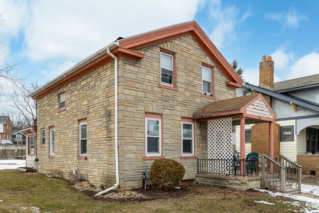 802 S Main St - 802 S Main St