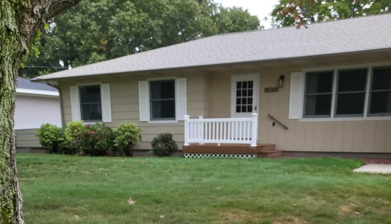 Photo - 4872 Elmwood St