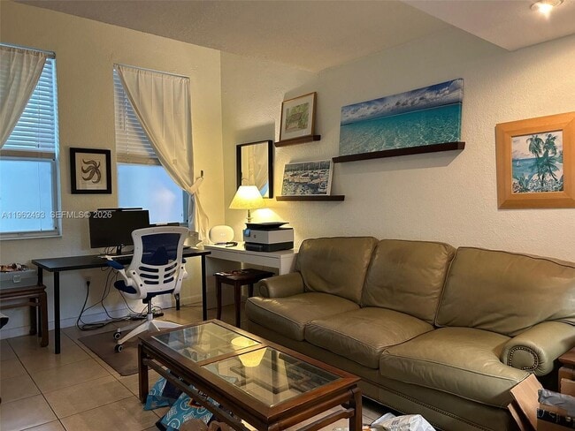 Photo - 8950 SW 69th Ct Unidad 215