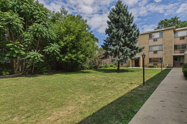 Photo - 7019 N Ridge Blvd