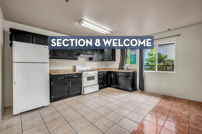 Building Photo - 5231 Huntington Dr