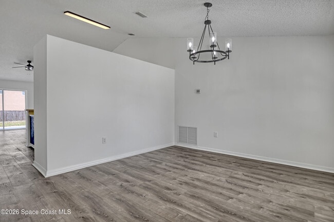 Photo - 1561 Sandusky St SE