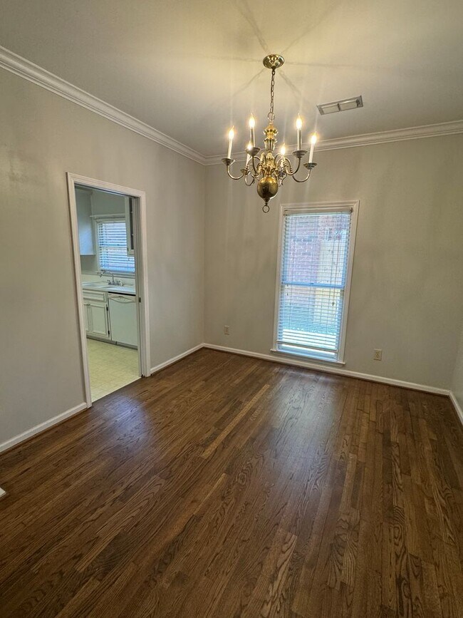 Photo - Lovely Cottage with Garden Courtyard