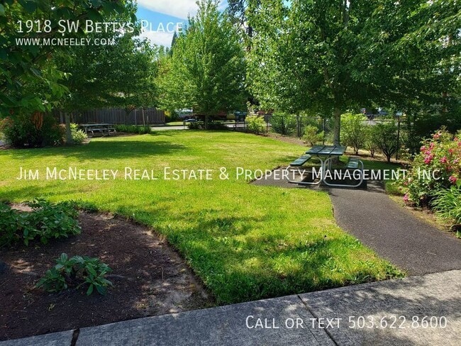 Photo - 1918 SW Betty's Pl