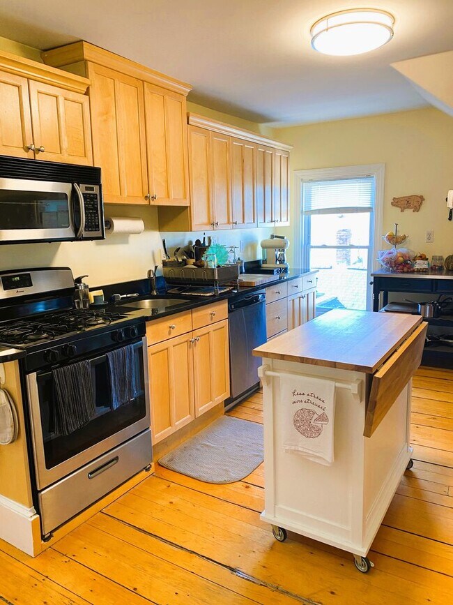 Photo - 74 Woodbine St