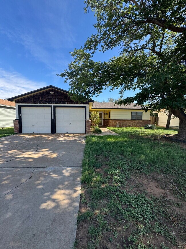 Charming 3-Bed Home with 1.5 Baths in Lubb... - Charming 3-Bed Home with 1.5 Baths in Lubb...