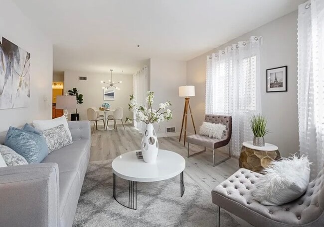 Building Photo - 6400 Christie Ave Unit 4202