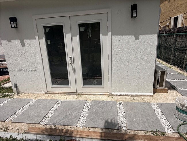 Building Photo - 16536 SW 54th St Unit 1