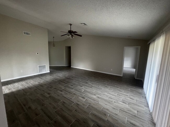 Photo - Newly Renovated 3/2 Home - Lake Joy/Magic ...