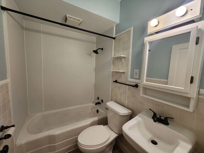 248 S 9th St Unit 6 (B2-104)