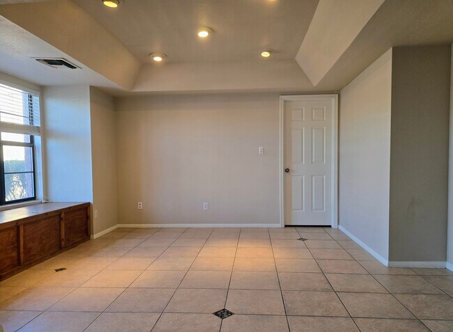 Photo - 1827 E Manhatton Dr