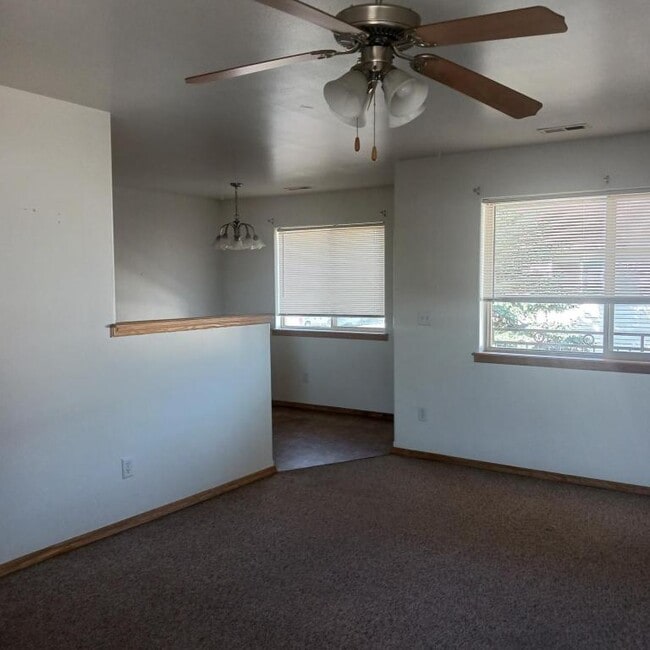 Photo - 805 E Riggs St