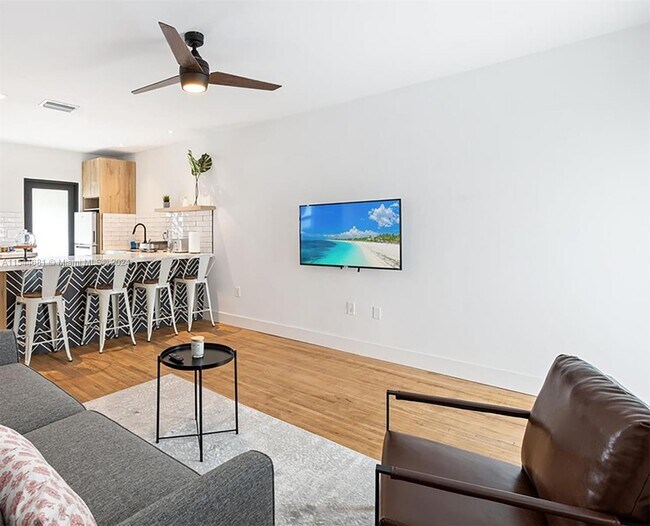 Photo - 740 SW 9th St Unidad 1