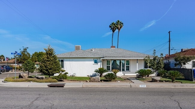 Photo - Charming 2 Bed / 2 Bath Home with Trailer Parking – Sanger, CA