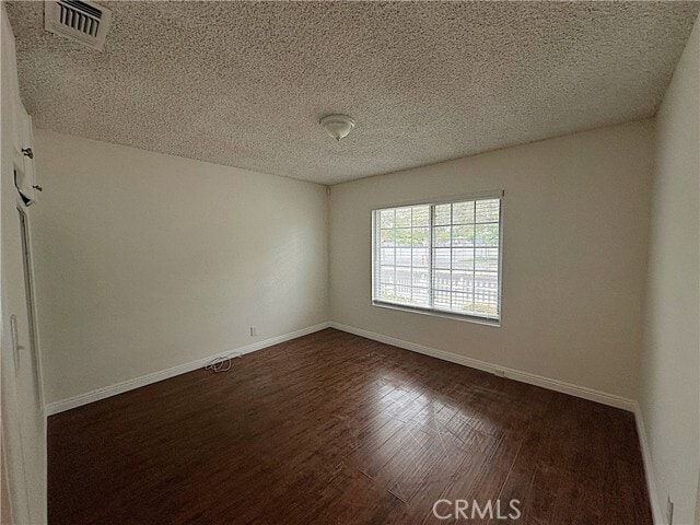 Photo - 17947 Emelita St