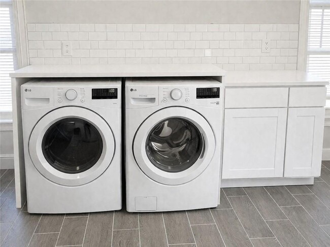 Photo - 71 E George St Unit 2