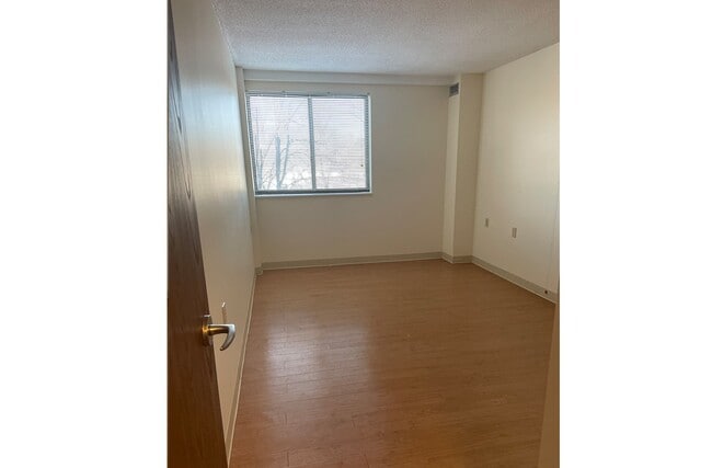 Building Photo - 5 Green St Unit 100