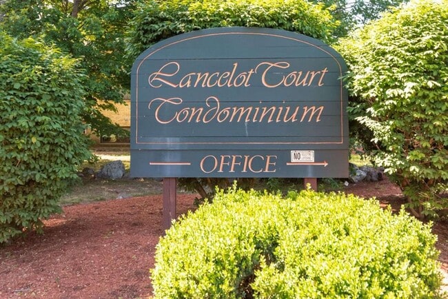 Building Photo - 8 Lancelot Court Unit 24