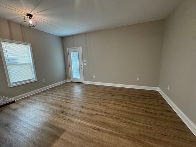 Photo - 221 N Elm St