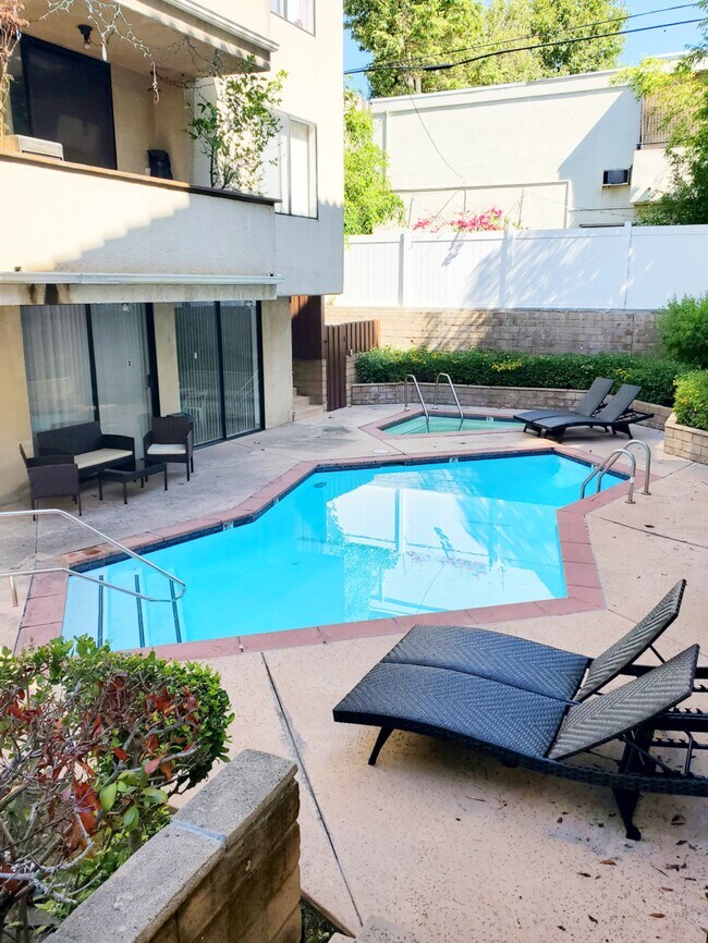 10815 Hesby St Unit 111