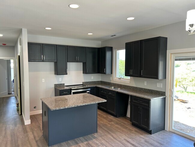 Photo - 3059 Torrid St