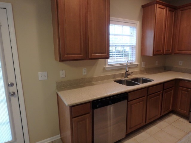 Photo - 121 Hampton Lake Dr