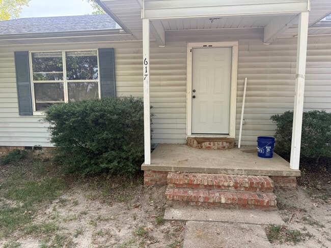 Building Photo - 617 NE Stallings Dr Rental