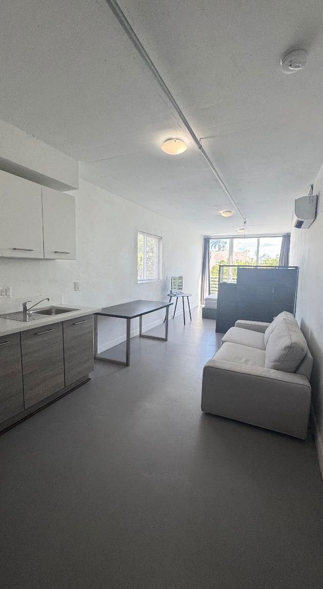 Photo - 542 SW 3rd St Apartamentos