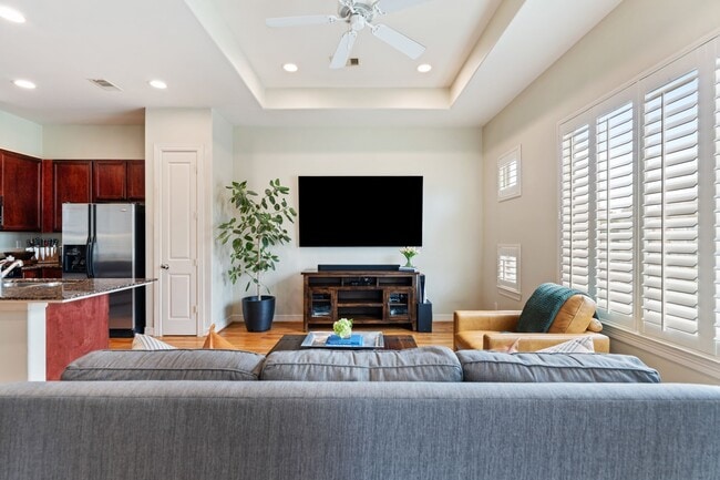 Photo - 3908 Center St