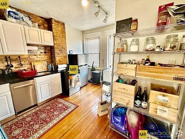 Building Photo - 12 Charter St Unit 5 Rental
