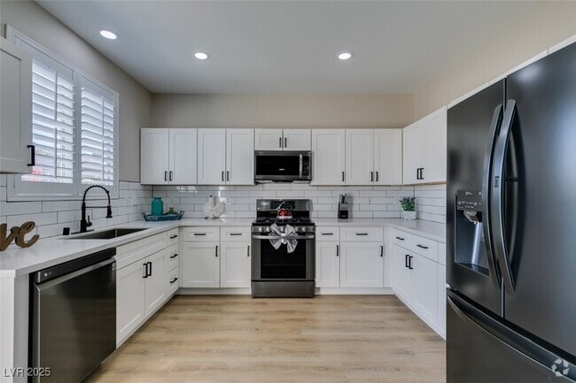 Building Photo - 4624 Swaying Palms Dr Rental
