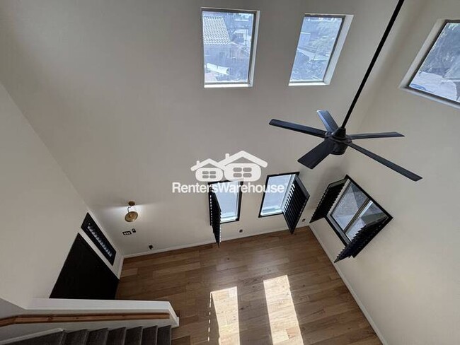 Building Photo - Modern conveniences and vaulted ceilings near Deer Valley Towne Center!