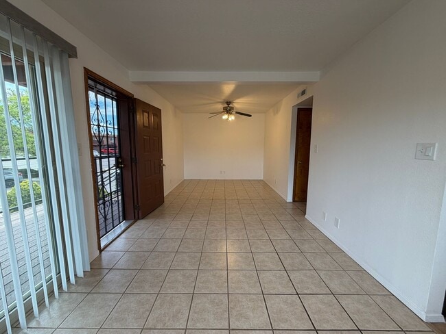 Photo - 1307 Rufina Ln Unit 4