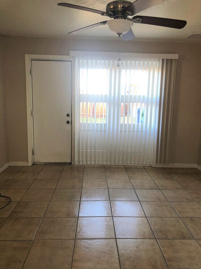 Photo - 117 W Robertson Rd Unit B