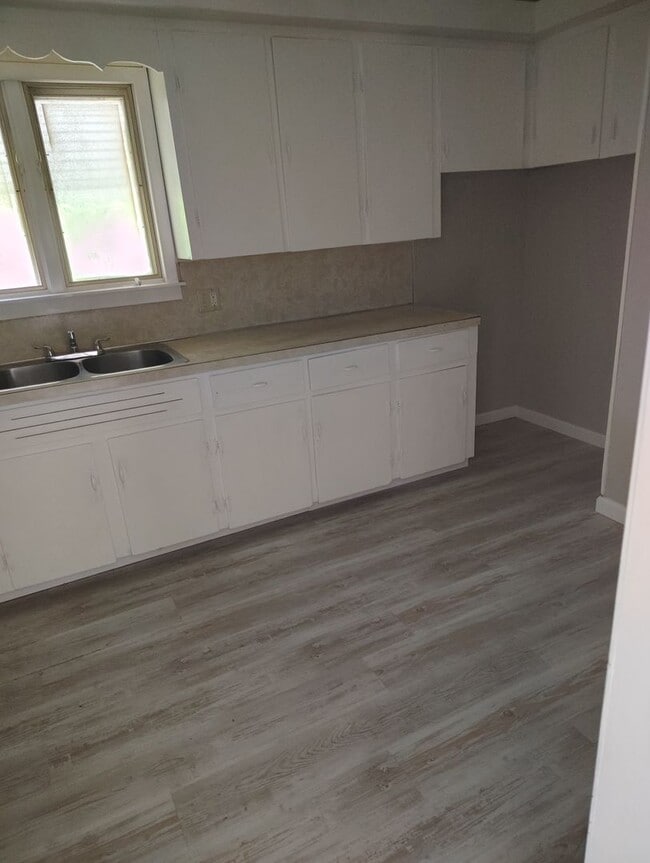 Photo - Section 8 Accepted! Spacious 2br home