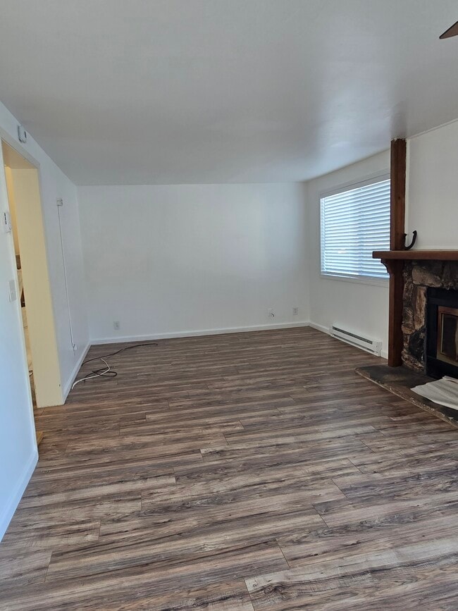 Photo - 1290 Redwood Cir