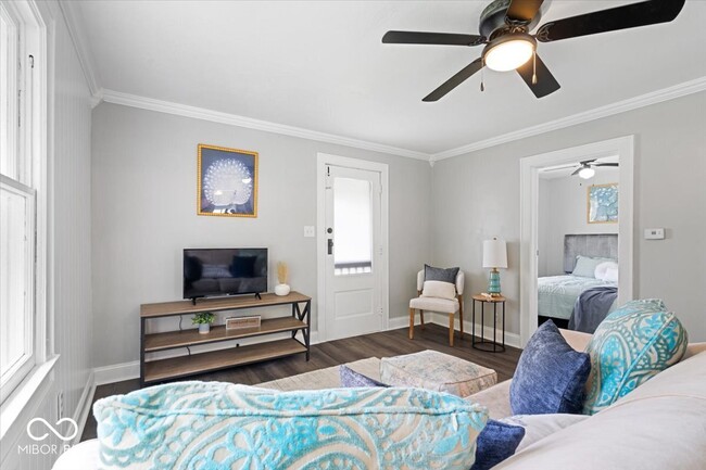 Photo - 606 E County Line Rd