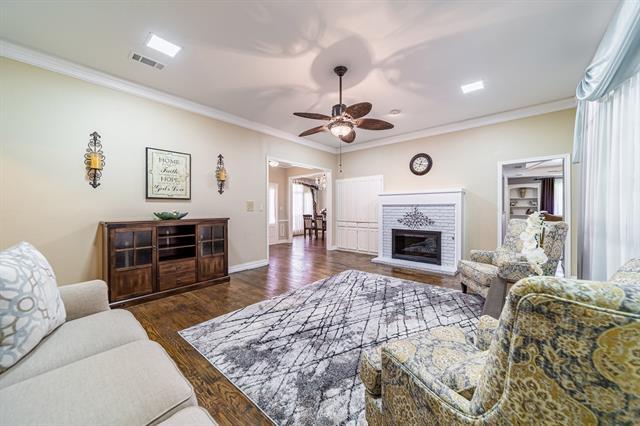 Photo - 3305 Eisenhower Ln