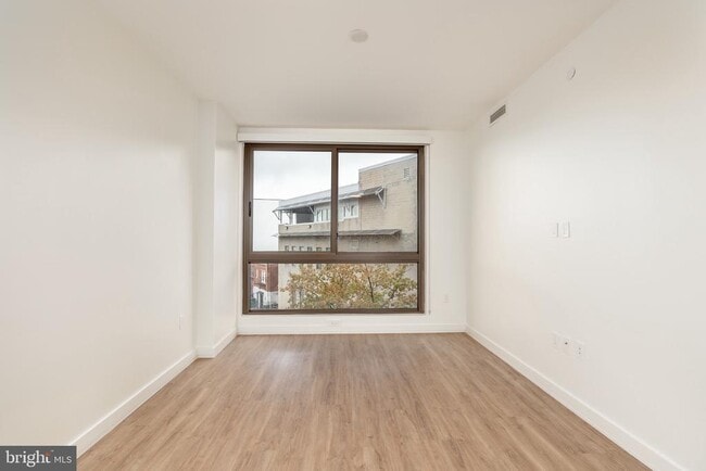Building Photo - 1630 Columbia Rd NW Unit 407