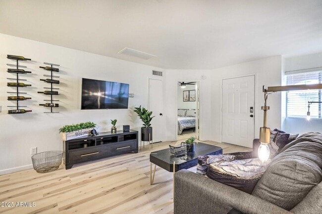 Photo - 726 S Nebraska St