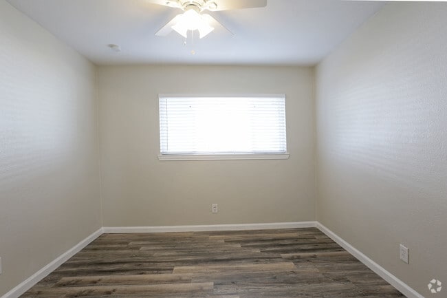 1BR,1BA - 528SF -BEDROOM