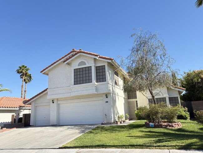Building Photo - Carry Over Showing: This property has been shown before and will be rented to the first most qual...