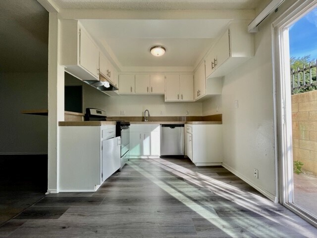 Tustin Village Way Courtyard