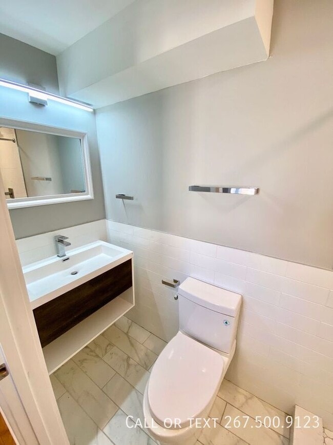 Photo - 1523 W Girard Ave Unit 206