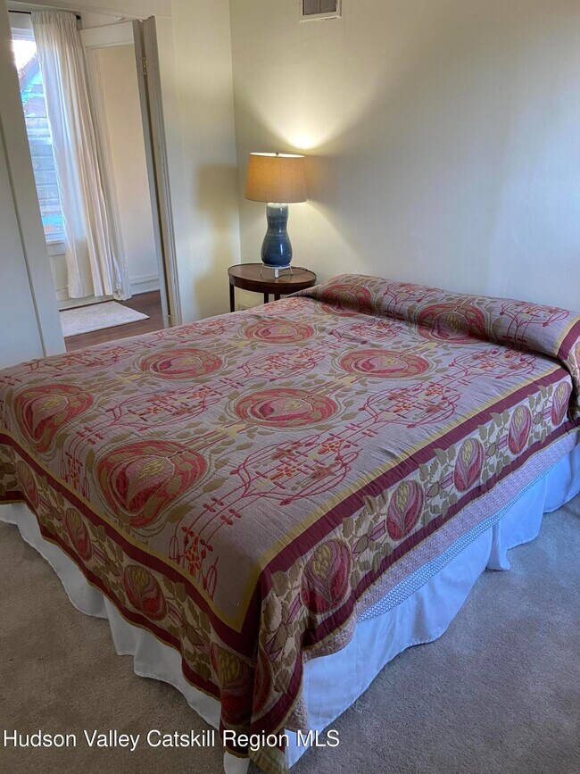 Photo - 251 Robinson St