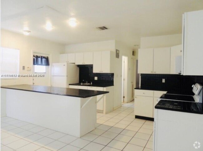 Building Photo - 1104 NE 17th Terrace Unit 1-2 Rental