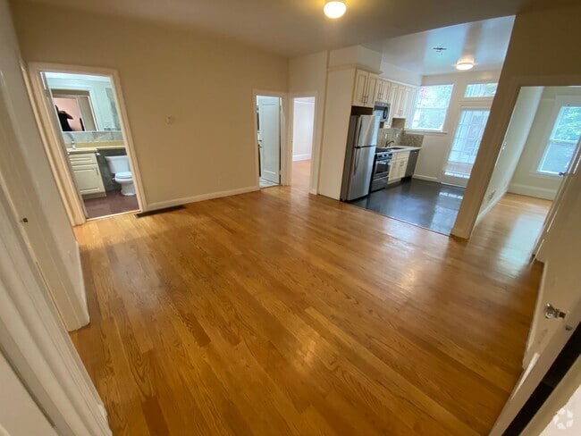 Building Photo - 33 Hemway Terrace Rental