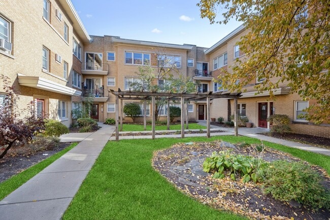 Building Photo - 1953 Euclid Ave Unit 205